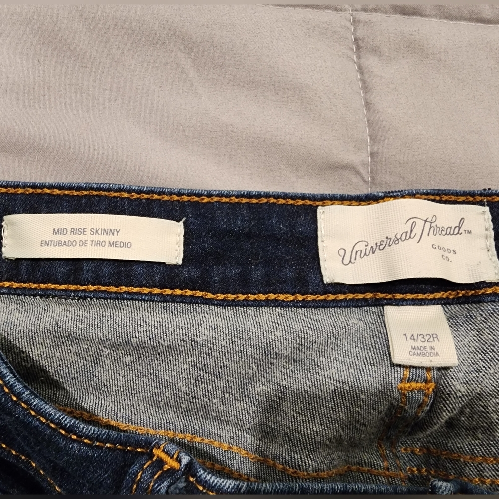 Universal Thread Jeans - image 3